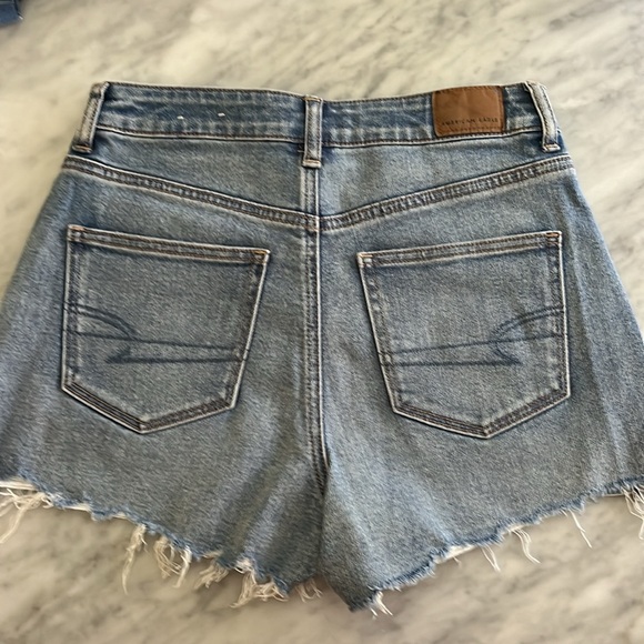 American Eagle Mom Short size 4  in Excellent Condition - clean, clean, clean! - Picture 2 of 6
